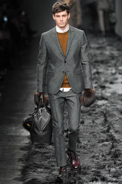 Look 3